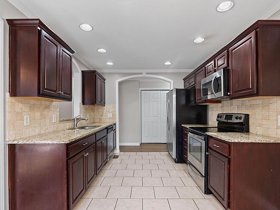 3rd image of 7358 Pfizer Dr