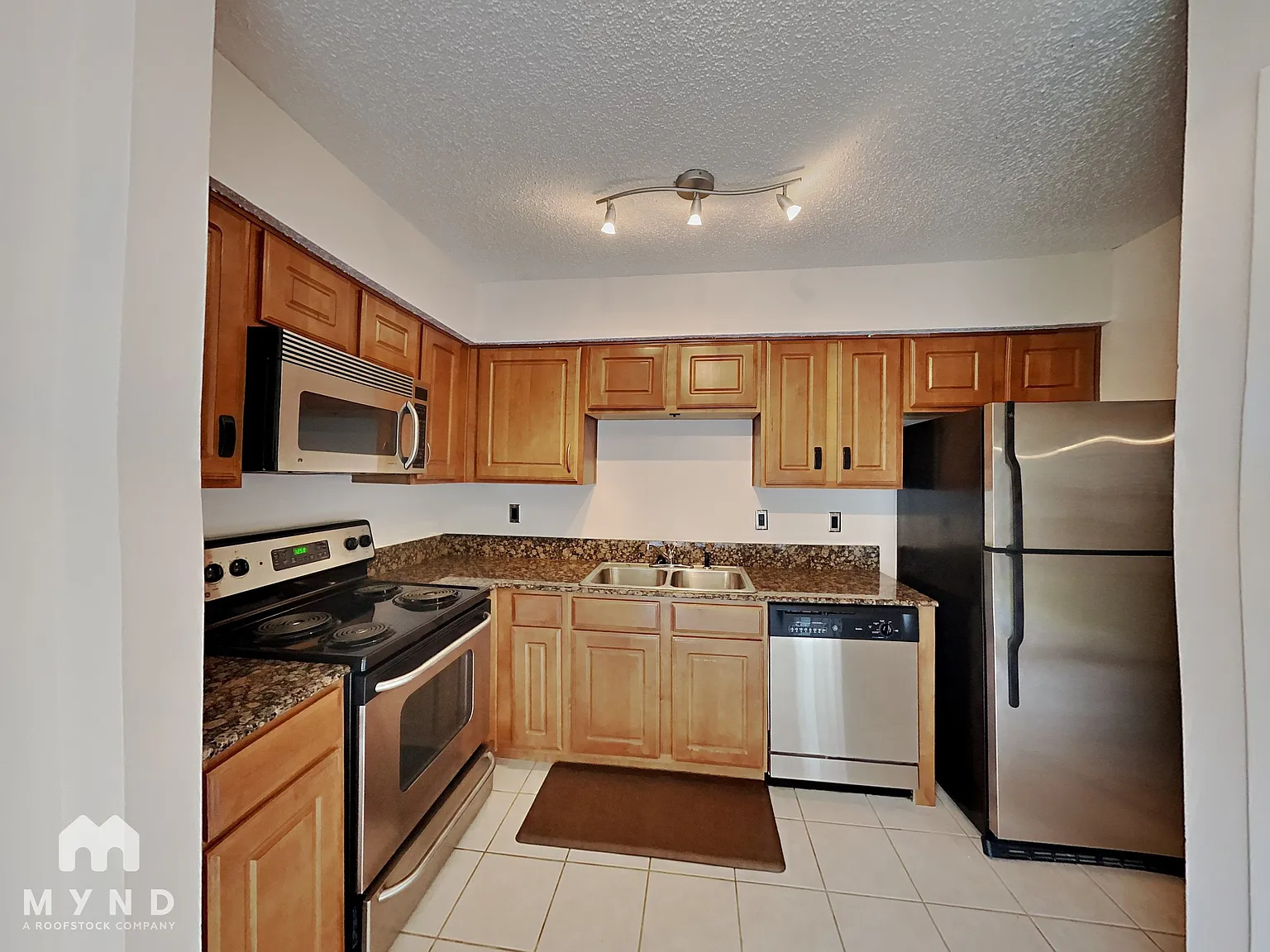 1 bed, 1.0 bath, 812 sqft, $1,205 — Photo 4