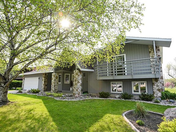 4th image of 137 Woodcrest Dr N