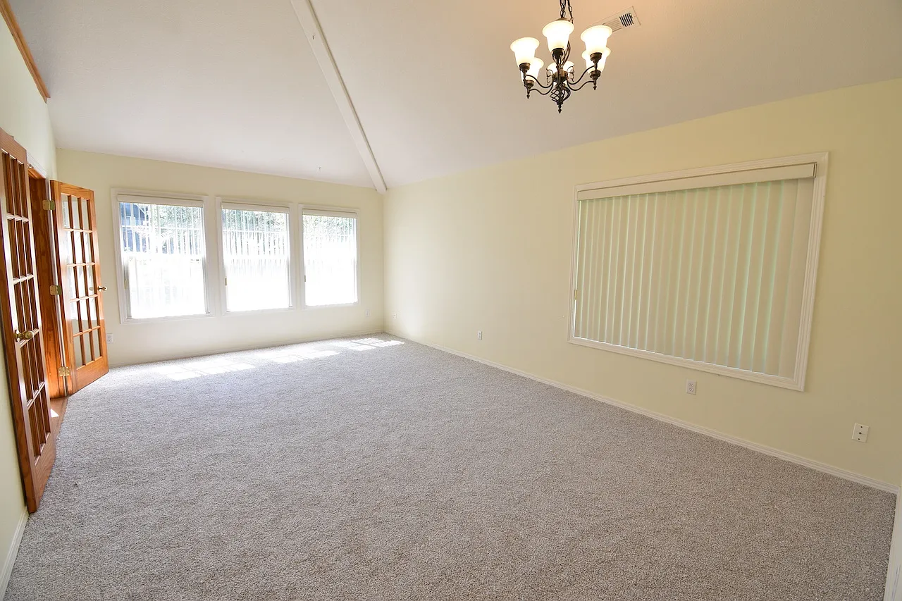 3 bed, 2.5 bath, 2529 sqft, $3,295 — Photo 3