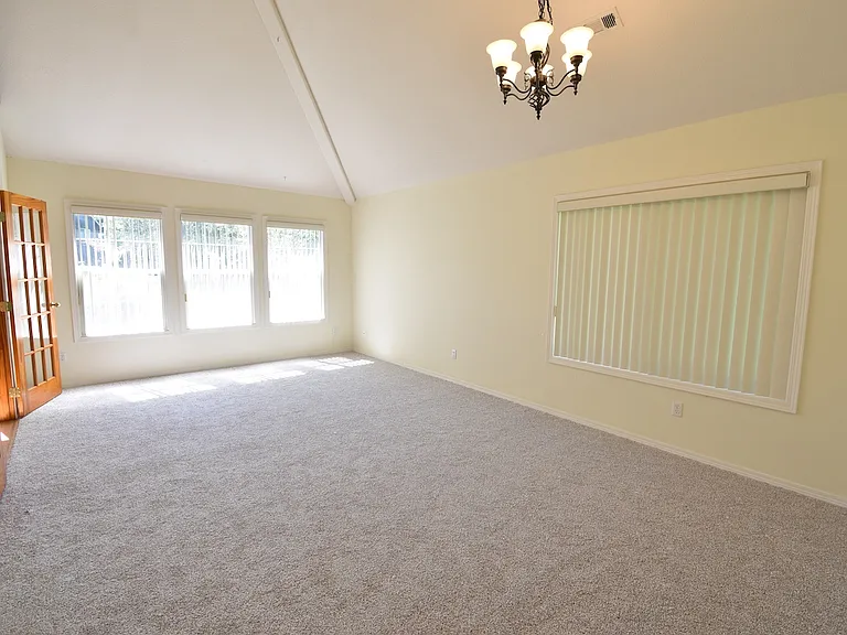 1834 NW Poplar Ct — Photo 3