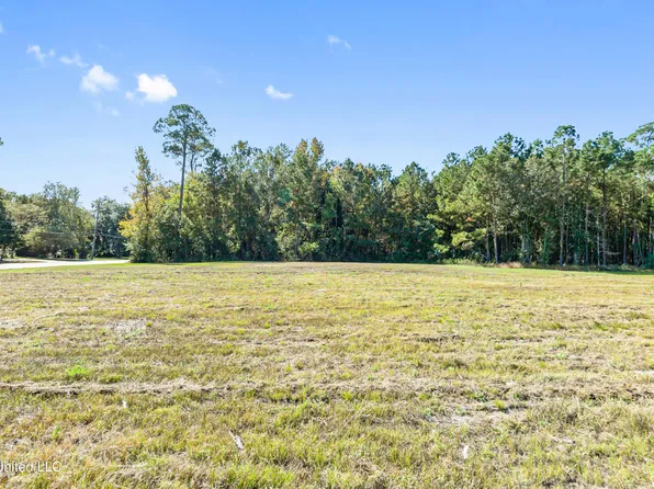 Julia St Lot 1, Bay Saint Louis, MS 39520