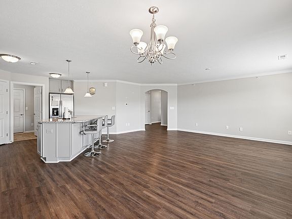 5th image of 848 Yorkshire Dr