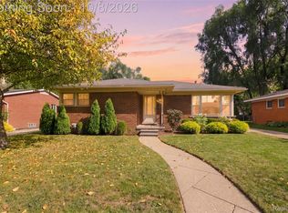 9030 Hanlon St, Livonia, MI 48150