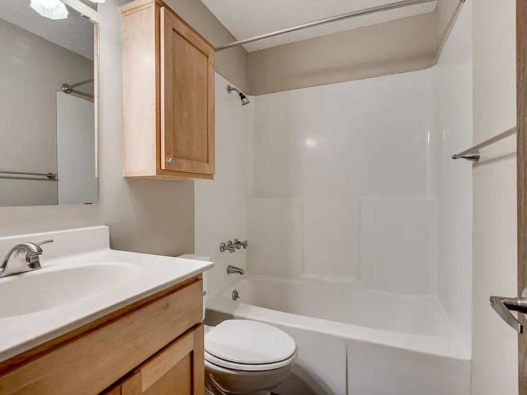 Shelard Village Apartments — Photo 24