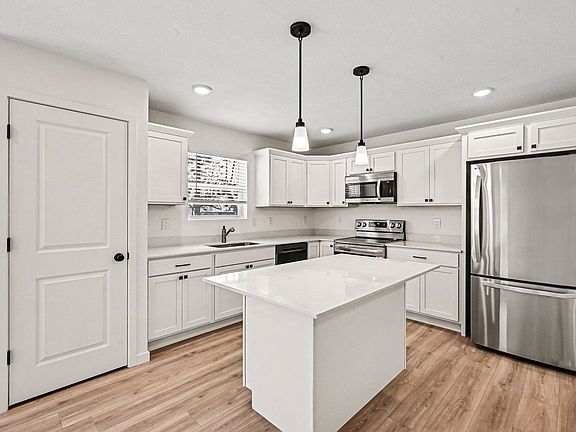 3rd image of 1637 Roosevelt Ct