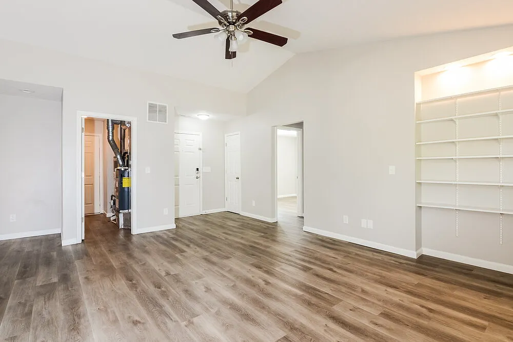 3 bed, 2.0 bath, 1117 sqft, $1,995 — Photo 4
