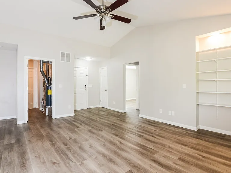 5724 Blackley Ln — Photo 4