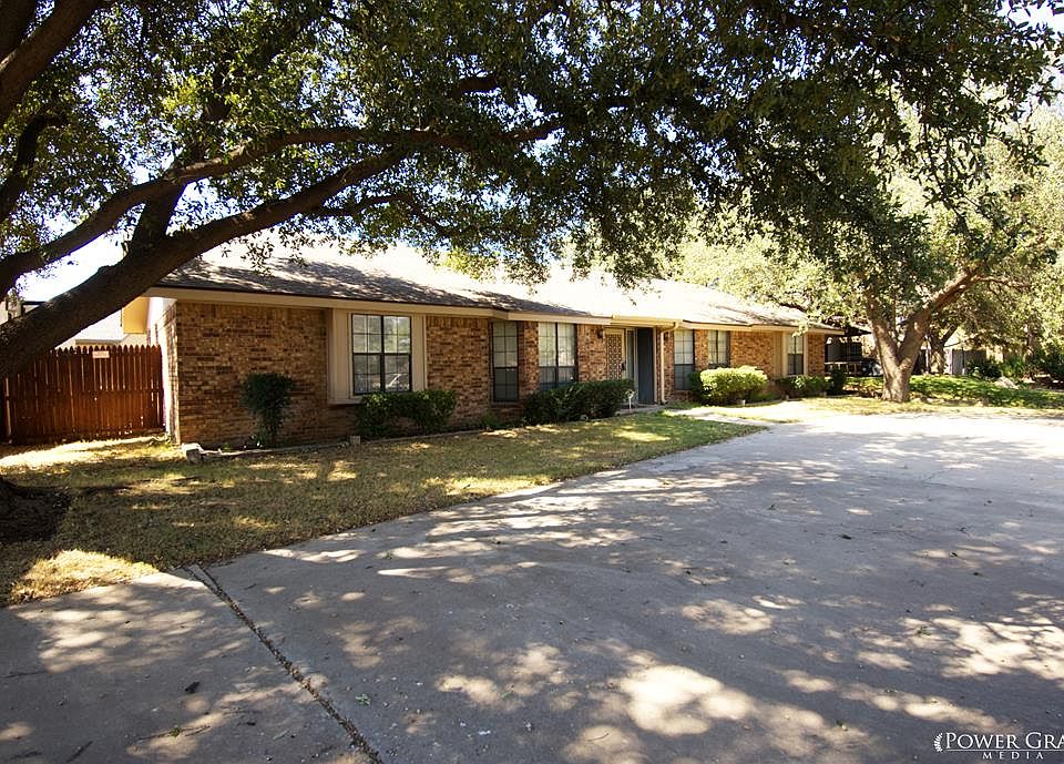 1st image of 1443 Brittany Ln