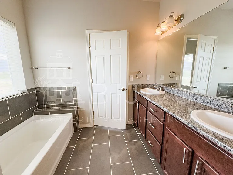 3760 Scott Ln — Photo 14