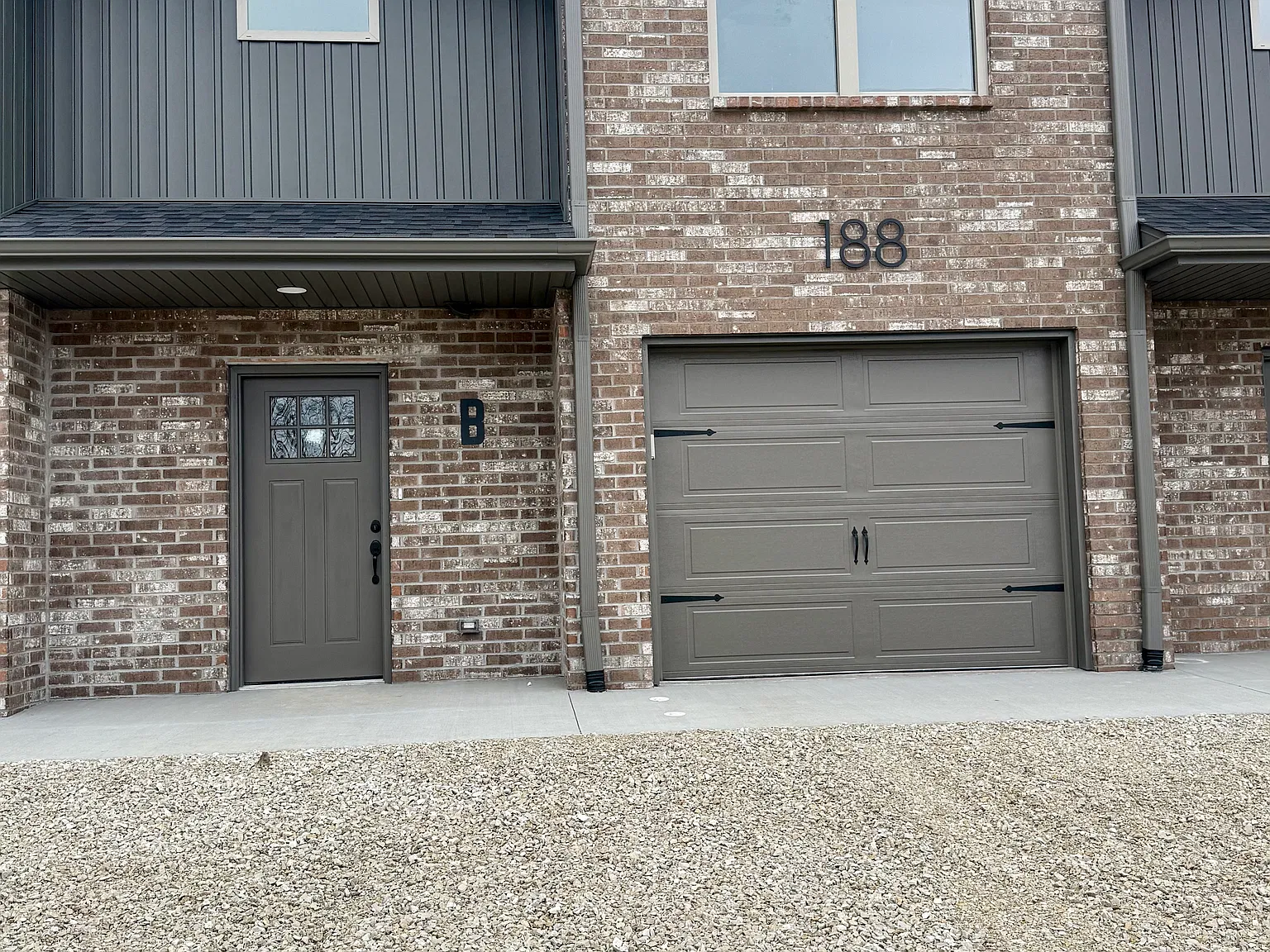 192 Jefferson Rd — Photo 2