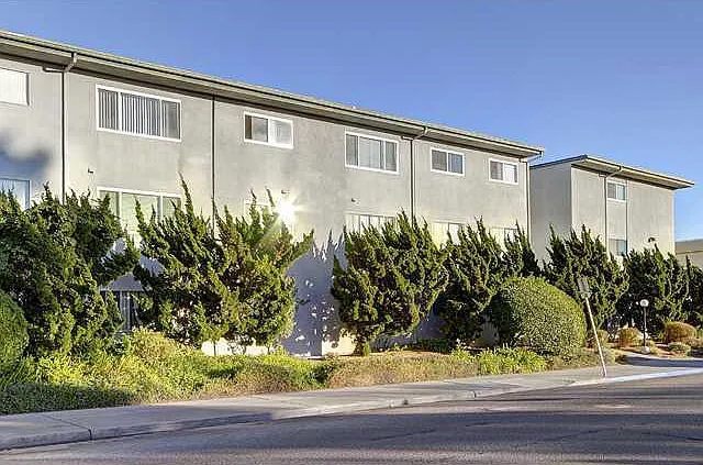 4875 Cole St — Photo 3