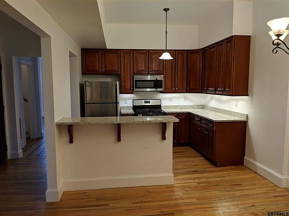 4th image of 106 Woodlawn Ave #2F
