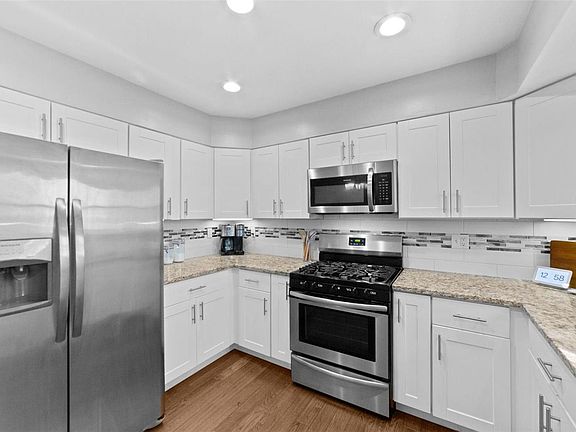 4th image of 12163 Trailways Dr