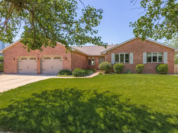 2707 Foxridge Run, Bloomington, IL 61704