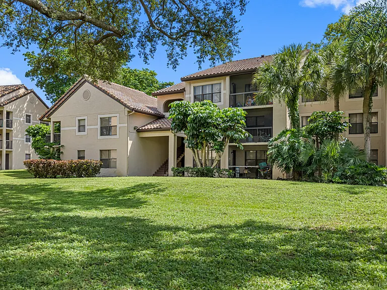 Palm Aire Gardens — Photo 19