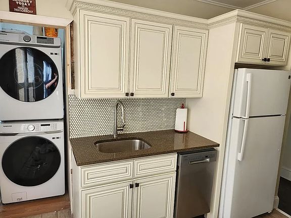 5th image of 192 Canfield Ave #192