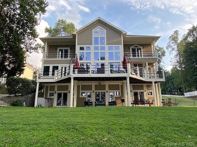 1st image of 276 Bridgewater Ln