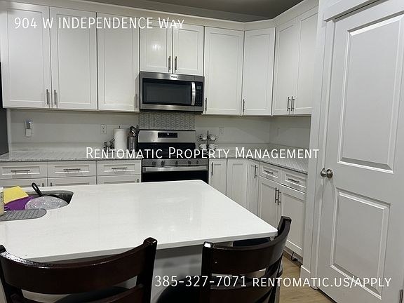 4th image of 904 W Independence Way