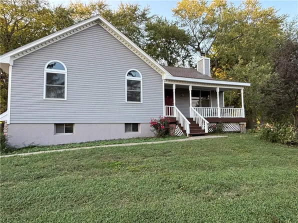 811 S 2nd St, Odessa, MO 64076
