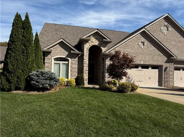 8006 Lakeside Quarry Drive, Jeffersonville, IN 47130
