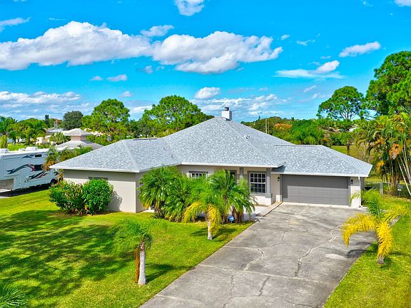 2nd image of 256 SW Ridgecrest Drive
