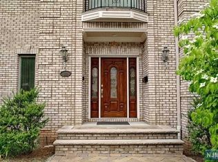 18 Maplewood Rd, Closter, NJ 07624