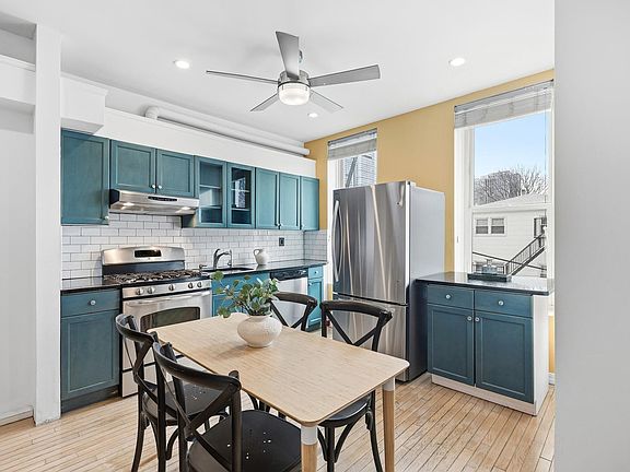 5th image of 201 Pavonia Ave #202