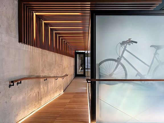 5th image of 505 W 43rd St #7C