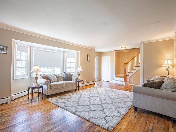 5th image of 93 Newham Ave
