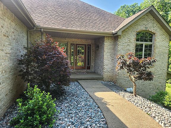 2nd image of 221 Shaw Ct