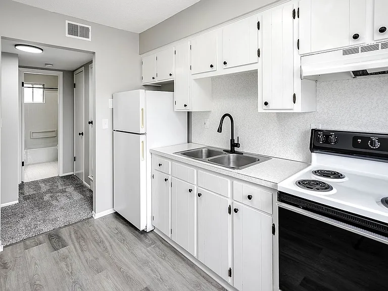 605 S Washington St #14 — Photo 11