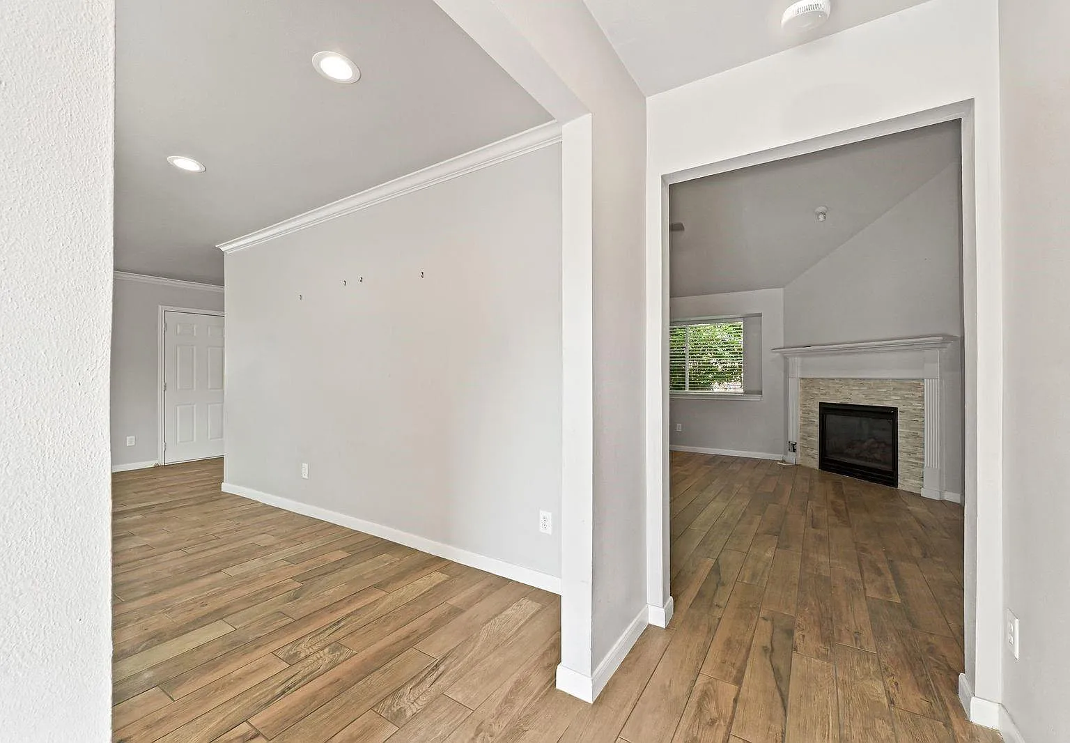 3 bed, 2.0 bath, 1660 sqft, $2,200 — Photo 4