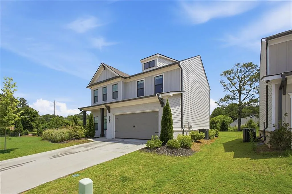 4 bed, 3.0 bath, 2744 sqft, $3,865 — Photo 3