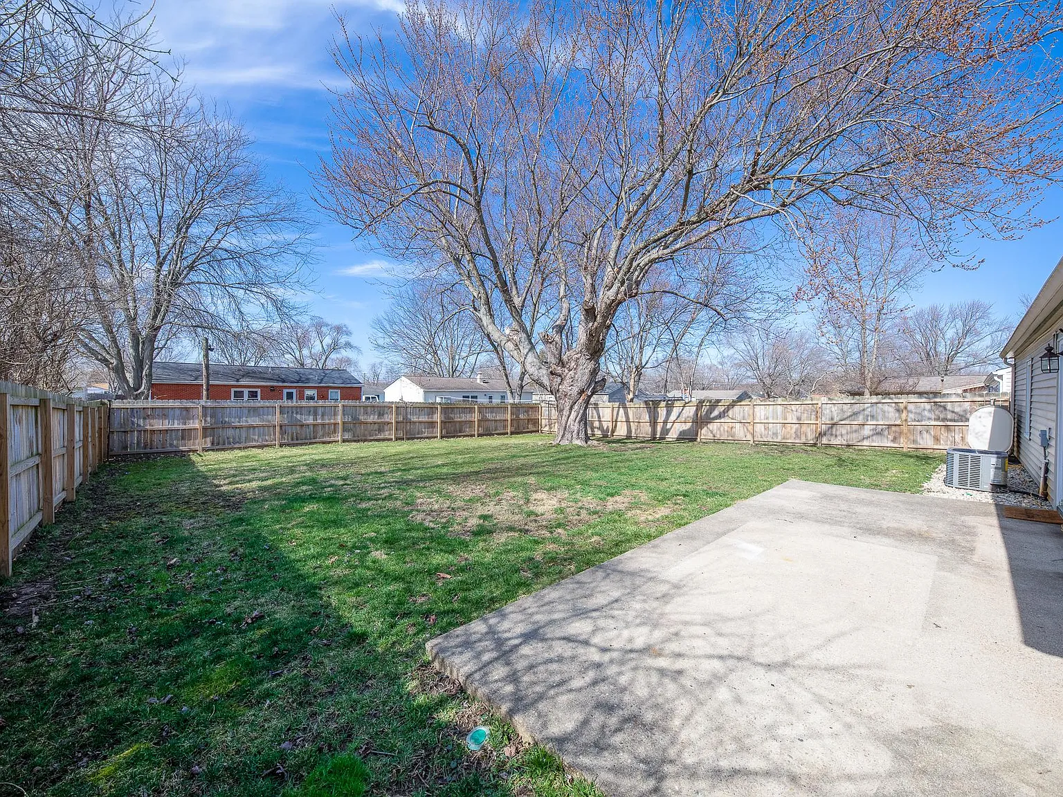 3 bed, 864 sqft, $2,380 — Photo 3