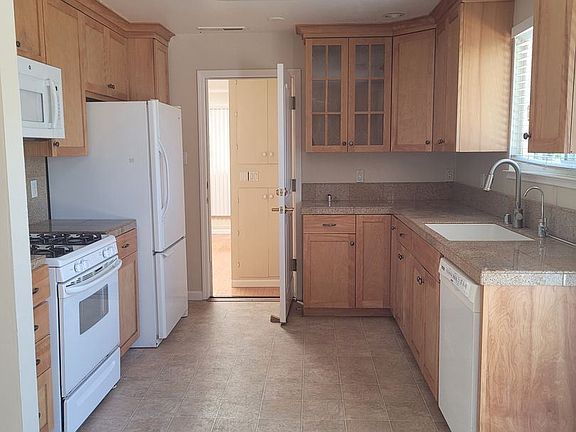 3rd image of 20701 Canyon View Dr