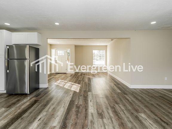 4th image of 5100 Goose Creek Dr