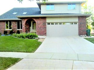 6 Wheeler Ct, Lemont, IL 60439