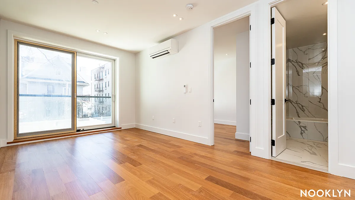 Building Photo - 675 E 32nd St #28