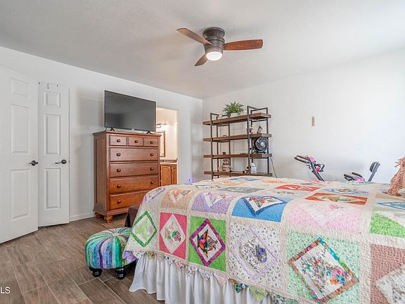 4th image of 16516 E OXFORD Drive