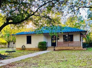 1301 N Howeth St, Gainesville, TX 76240