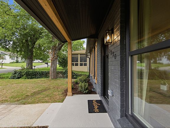 2nd image of 5820 Leslie Ave