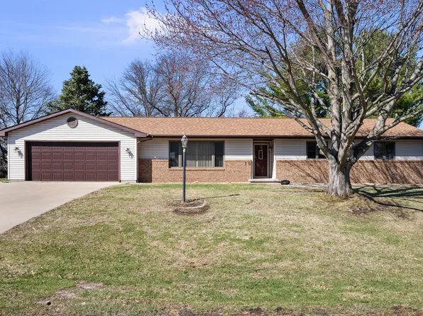 10 Pine Tree Ct, Kewanee, IL 61443