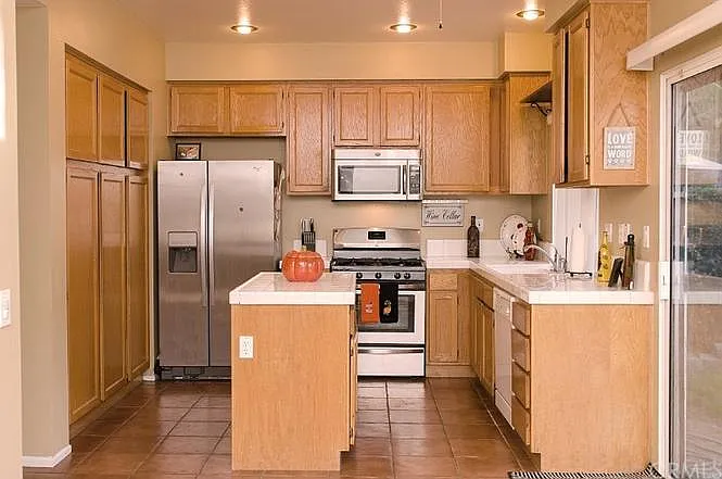 1336 Soundview Cir — Photo 2