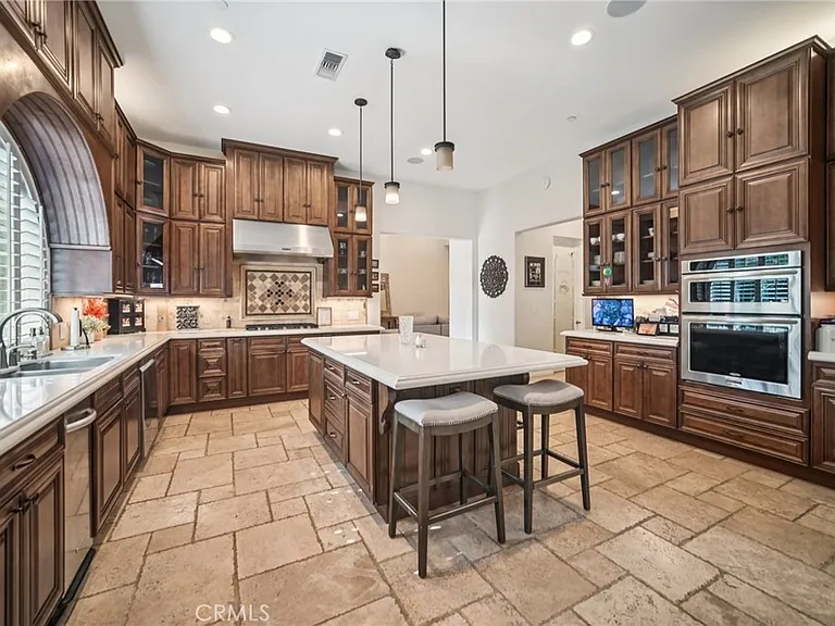 17401 Raymer St — Photo 10