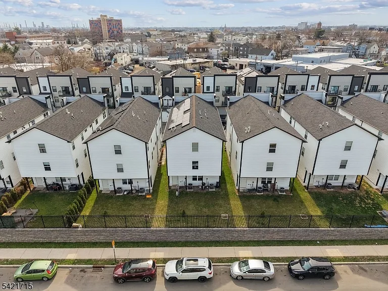 735 Seaport Dr #2 — Photo 5