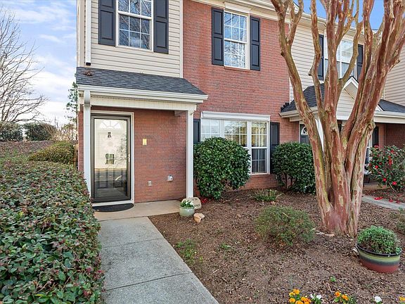 4th image of 513 Waterbrook Dr