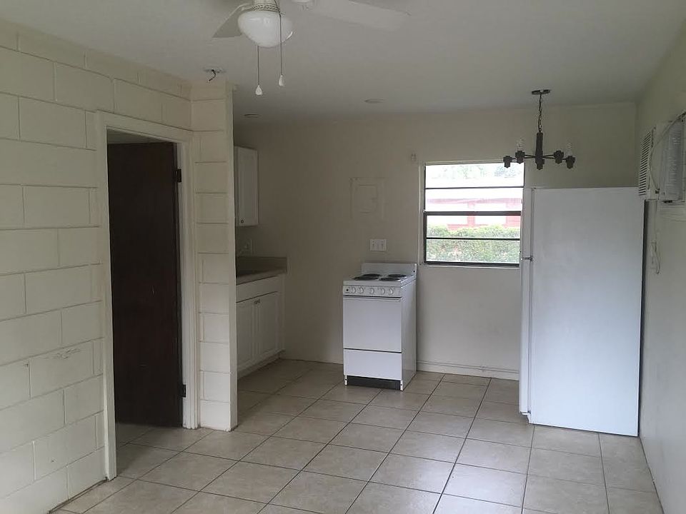 2nd image of 1402 E Carolina Ave APT B