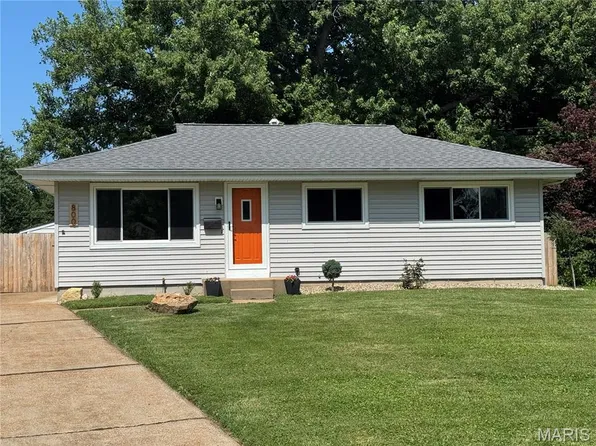 800 Crowder Dr, Florissant, MO 63031