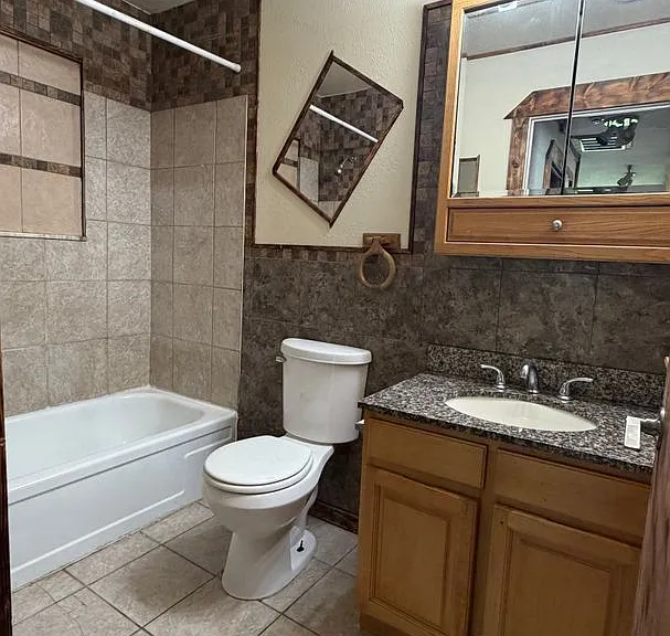 1112 Bronson Ave — Photo 12